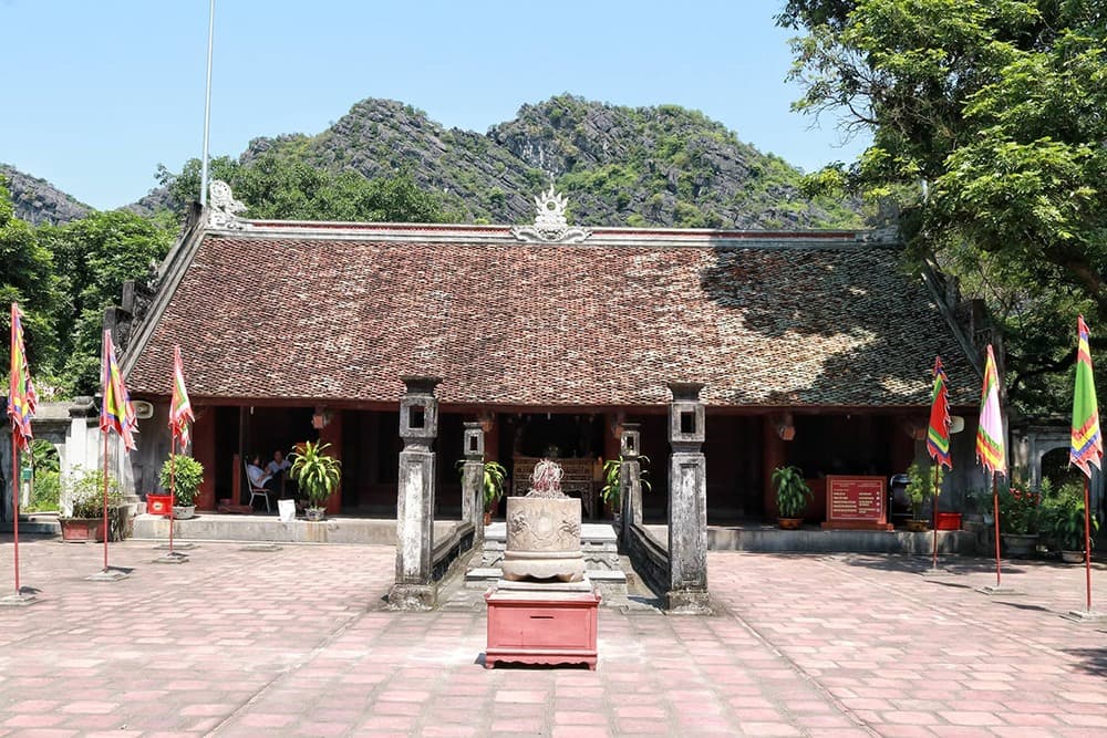 Khai quật khảo cổ phía nam đền thờ Vua Lê Đại Hành và tường Thành Dền