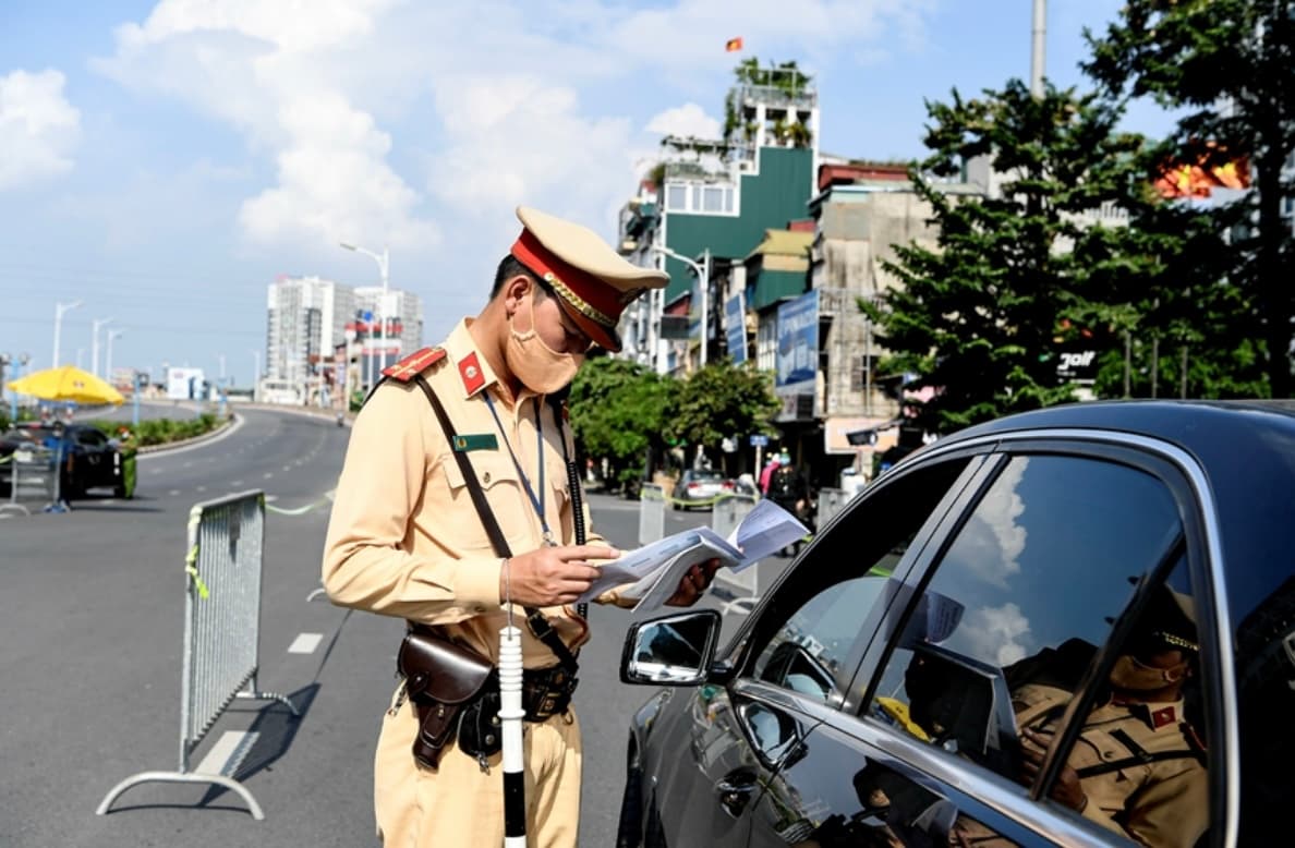 Hà Nội thông tin về  Quy trình xét cấp giấy đi đường trong “vùng đỏ”