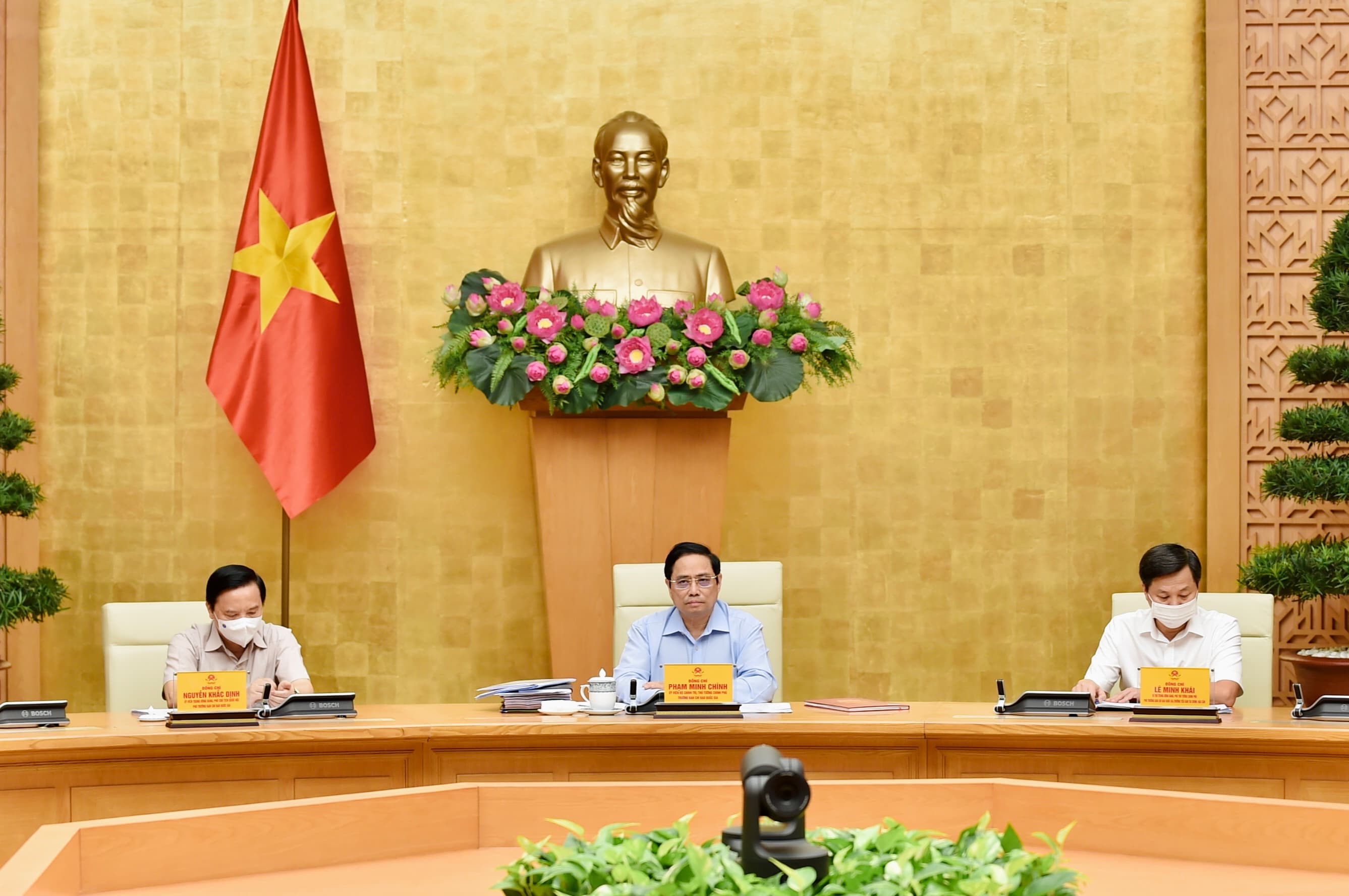 Thủ tướng chủ trì họp trực tuyến toàn quốc về phòng chống Covid-19:
Đẩy mạnh xét nghiệm “bóc” F0 ra khỏi cộng đồng