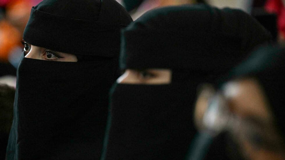 Taliban đưa ra quy định đầu tiên đối với nữ sinh Afghanistan