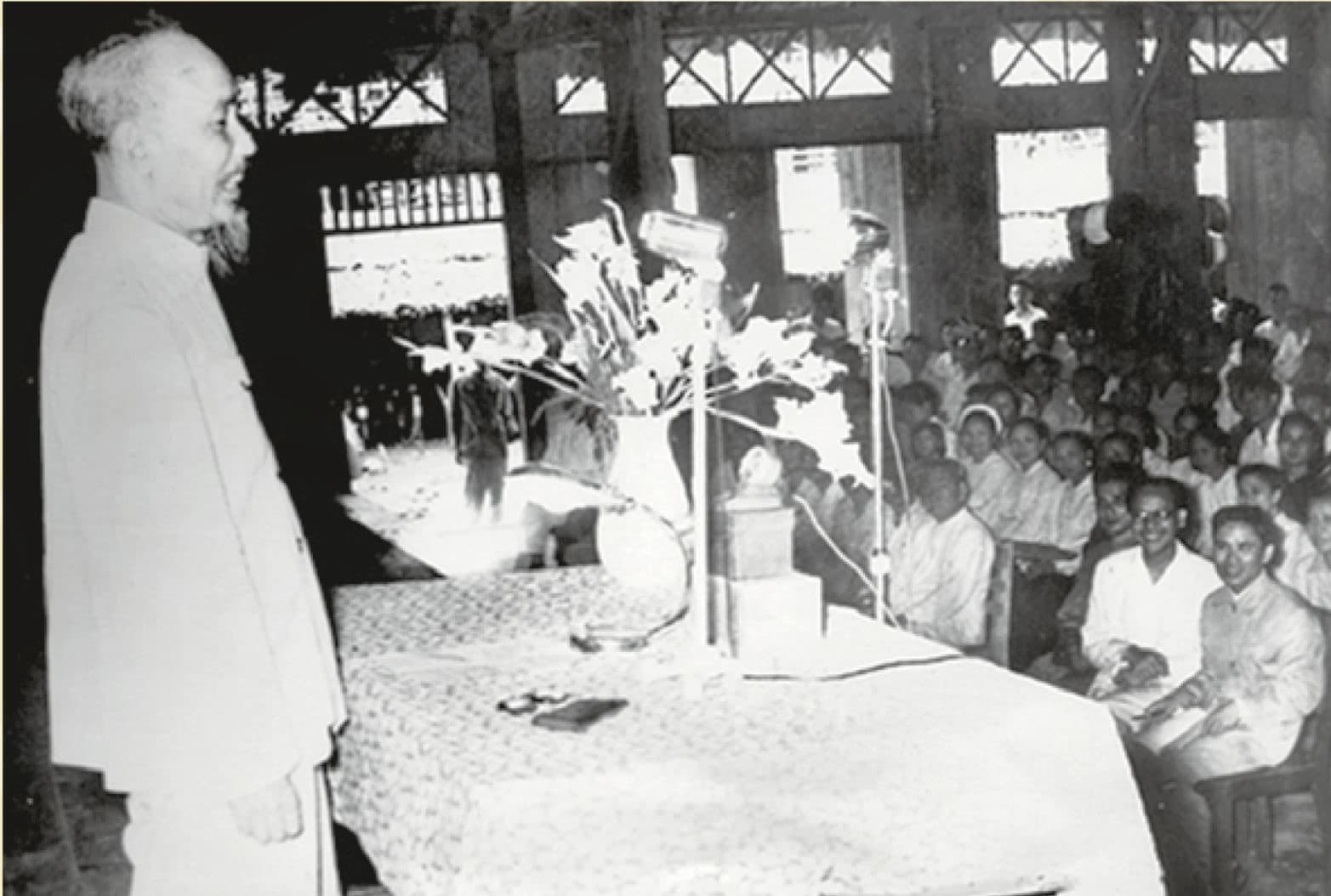 7-9-1957: Bác Hồ căn dặn đảng viên cần tự ý thức cải tạo và nâng cao mình