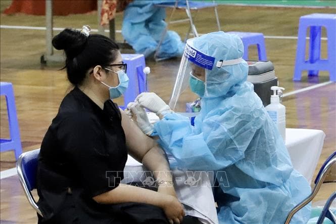 Khởi tố, bắt tạm giam cán bộ trục lợi từ vaccine phòng Covid-19