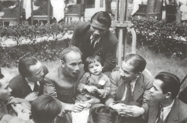 9-9-1952: Bác Hồ căn dặn phải quý trọng, tiết kiệm lương thực, vũ khí