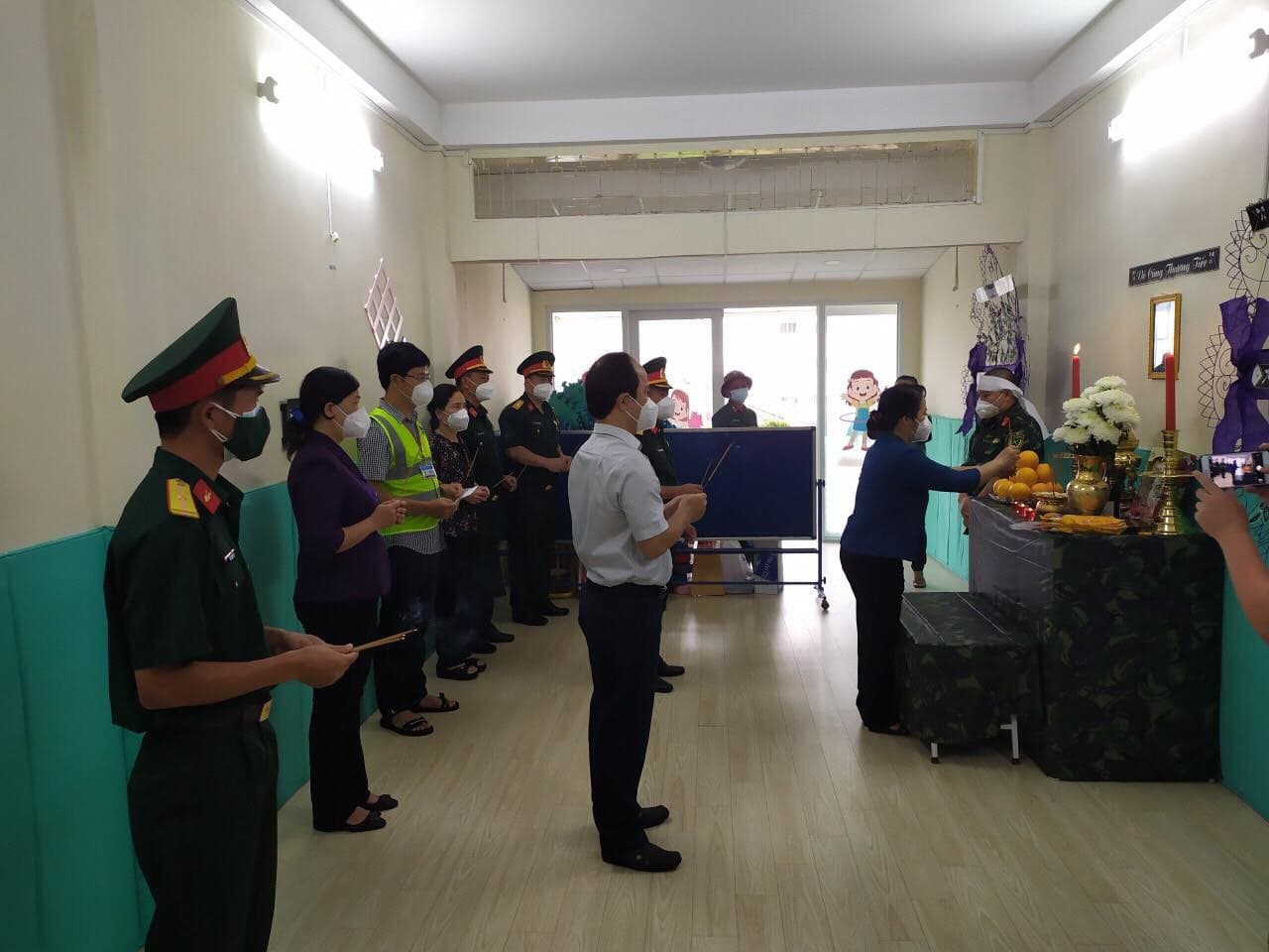 Cha mất, bác sĩ quân y nén đau thương để chống dịch