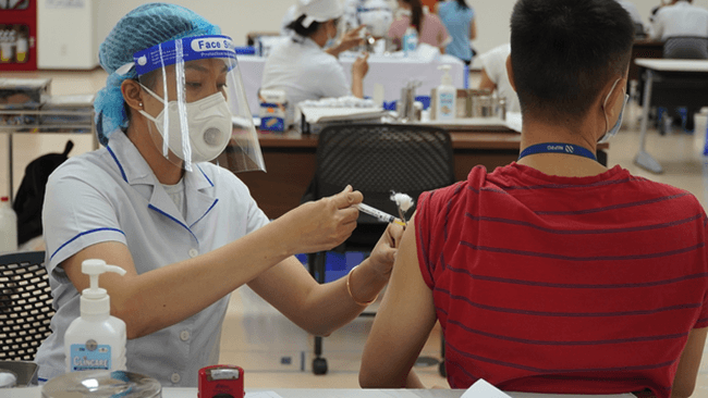 Tiêm trộn vaccine Moderna và Pfizer như thế nào?