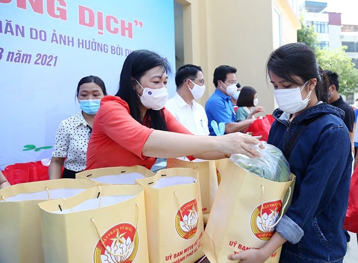 Nhiều mô hình hay giúp đỡ người dân Thủ đô gặp khó khăn trong đại dịch