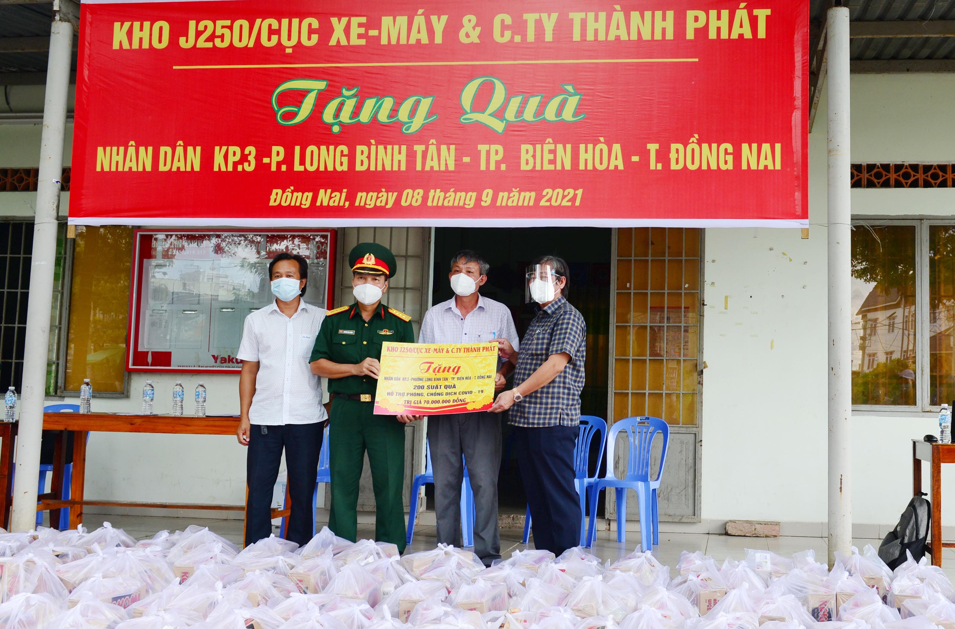 Tấm lòng của bộ đội xe-máy