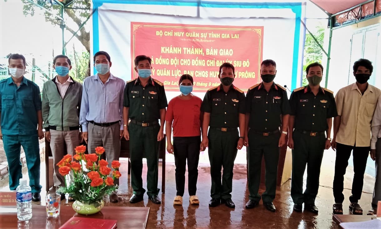 Ngôi nhà thắm tình đồng đội
