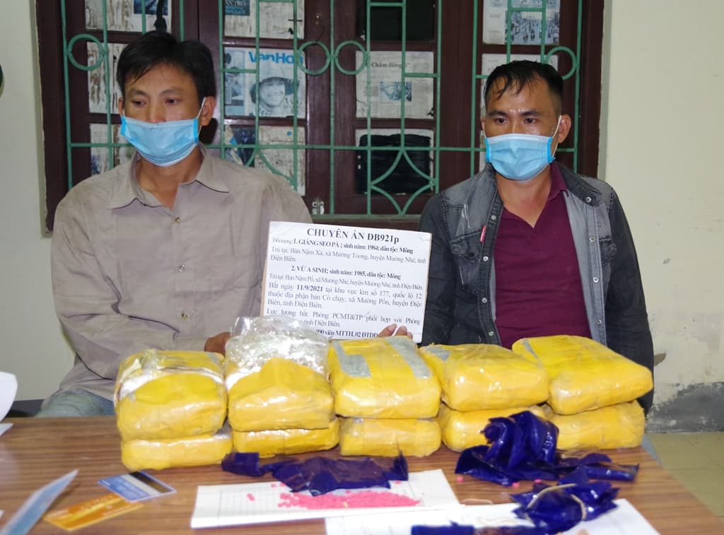 Bắt 2 đối tượng mua bán trái phép 60.000 viên ma tuý tổng hợp