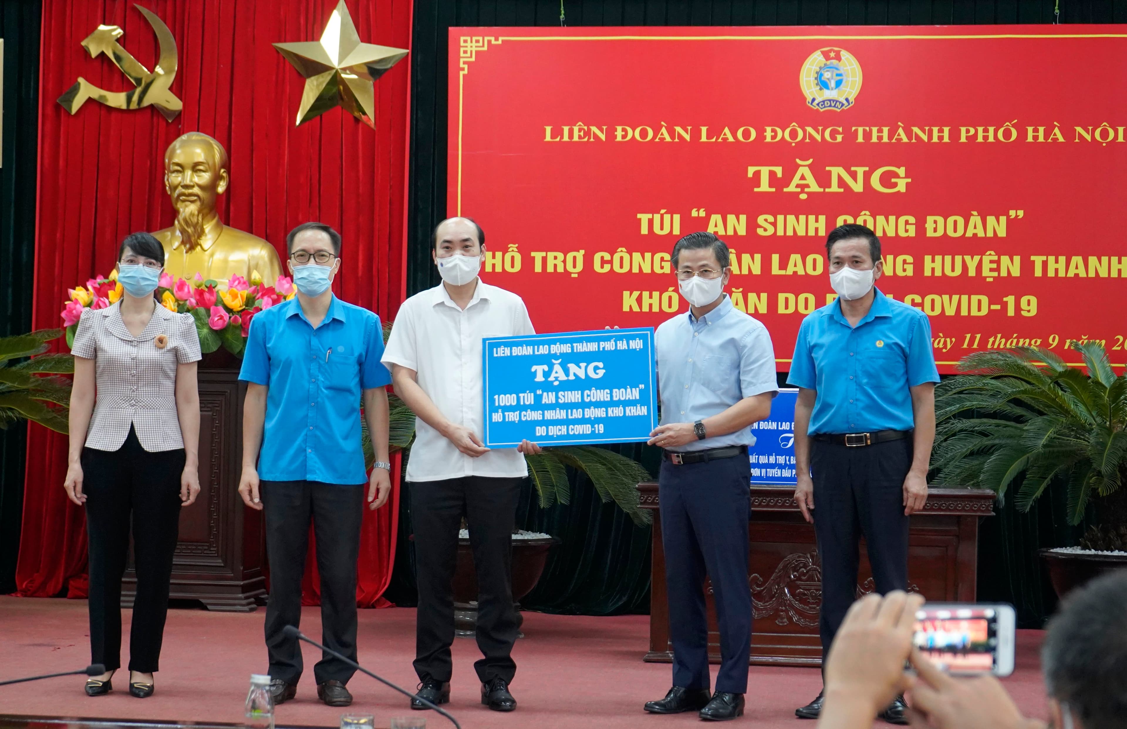 Công đoàn Hà Nội đồng hành cùng đoàn viên, người lao động trong đại dịch