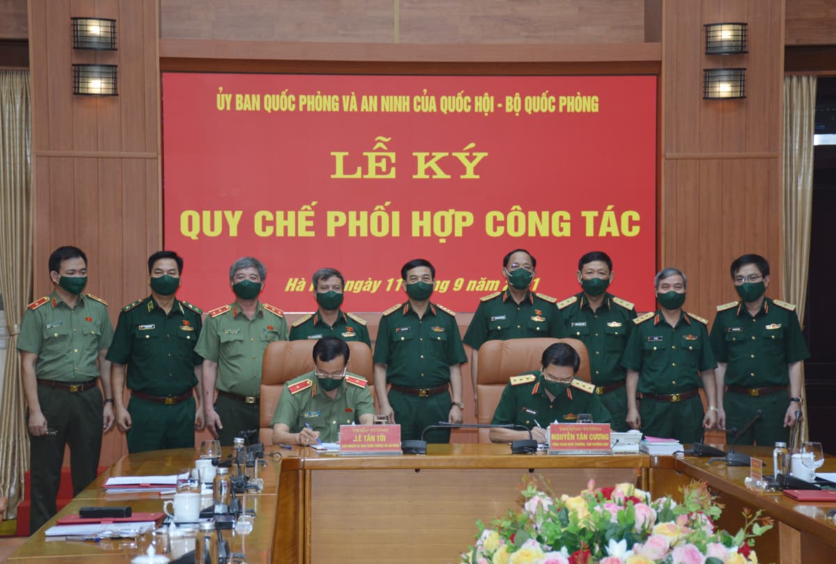 Ủy ban Quốc phòng và An ninh của Quốc hội và Bộ Quốc phòng ký quy chế phối hợp công tác