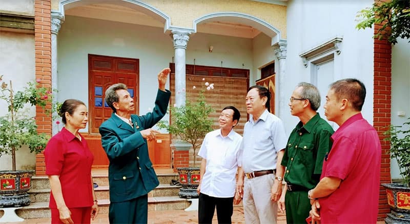 Ông Hậu "hoá kiếp" tư lệnh sư đoàn “Anh cả đỏ”