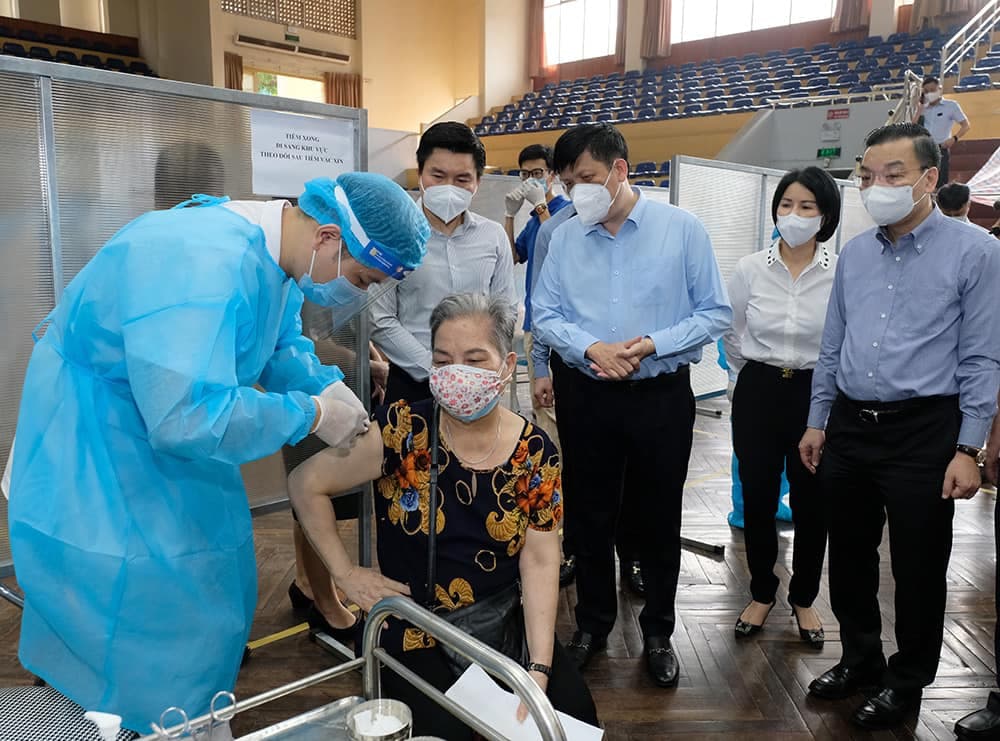 Thâu đêm phủ nhanh vaccine