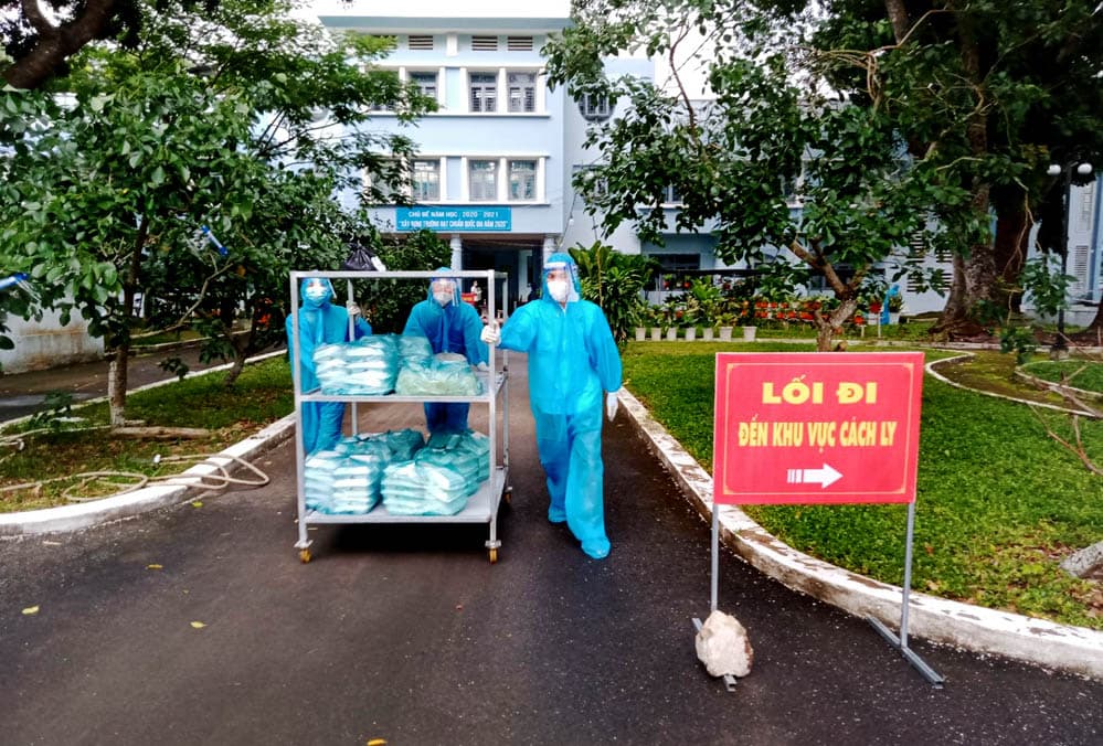 Bộ đội công binh chung sức xóa “vùng đỏ”