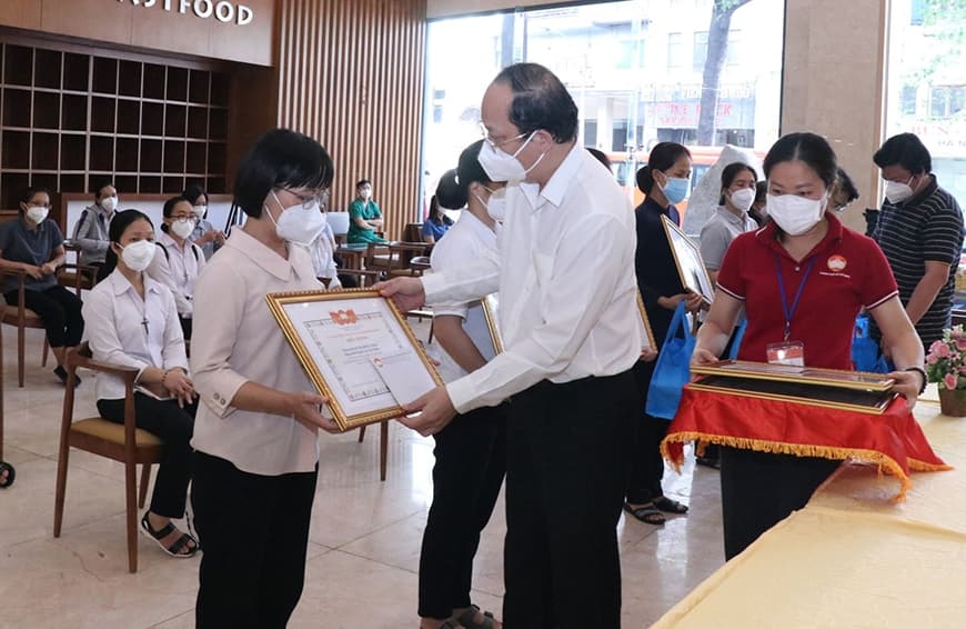 Các đơn vị, địa phương tích cực hỗ trợ nhân dân phòng, chống dịch Covid-19