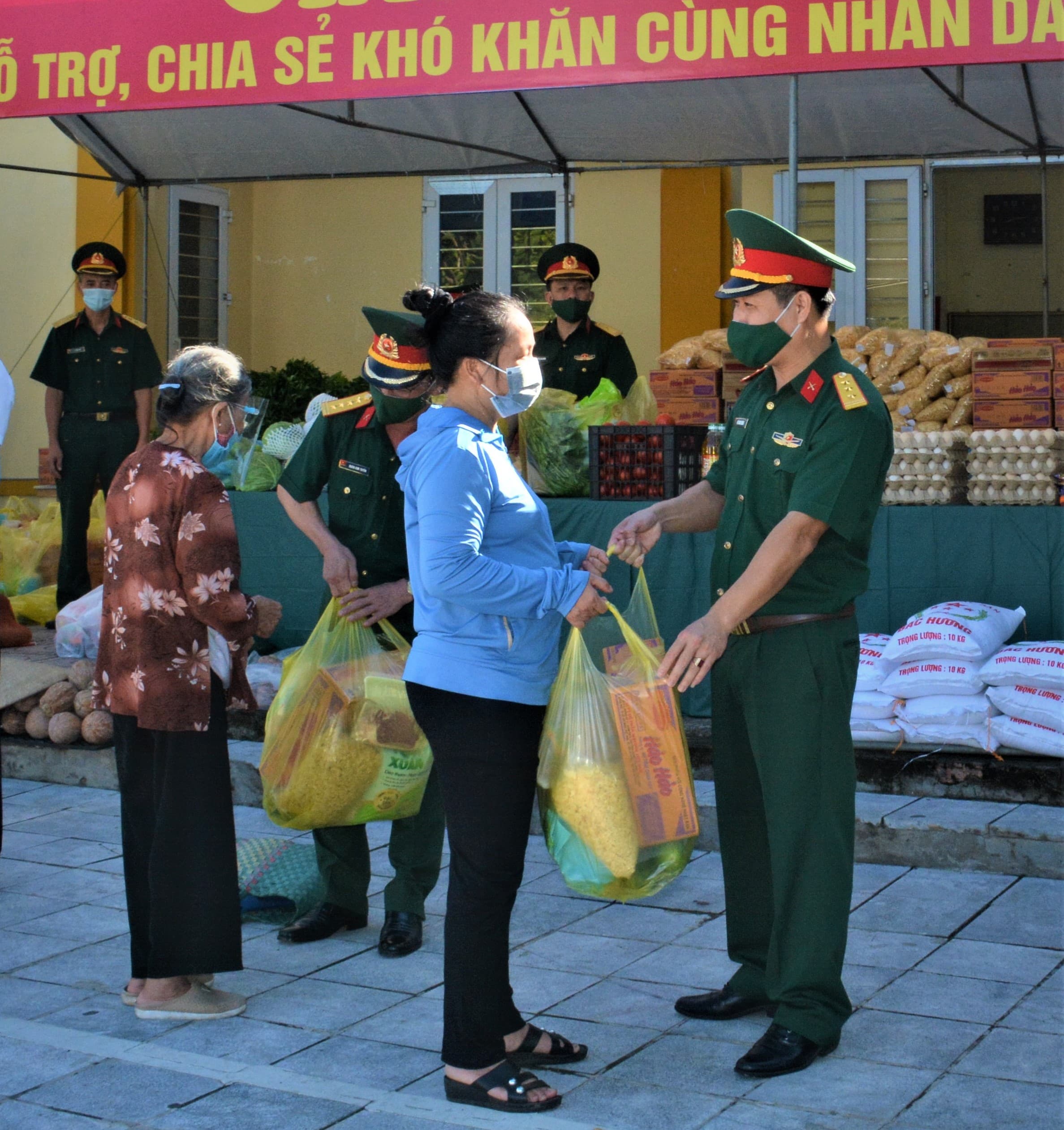 Cảm kích tấm lòng bộ đội Thủ đô