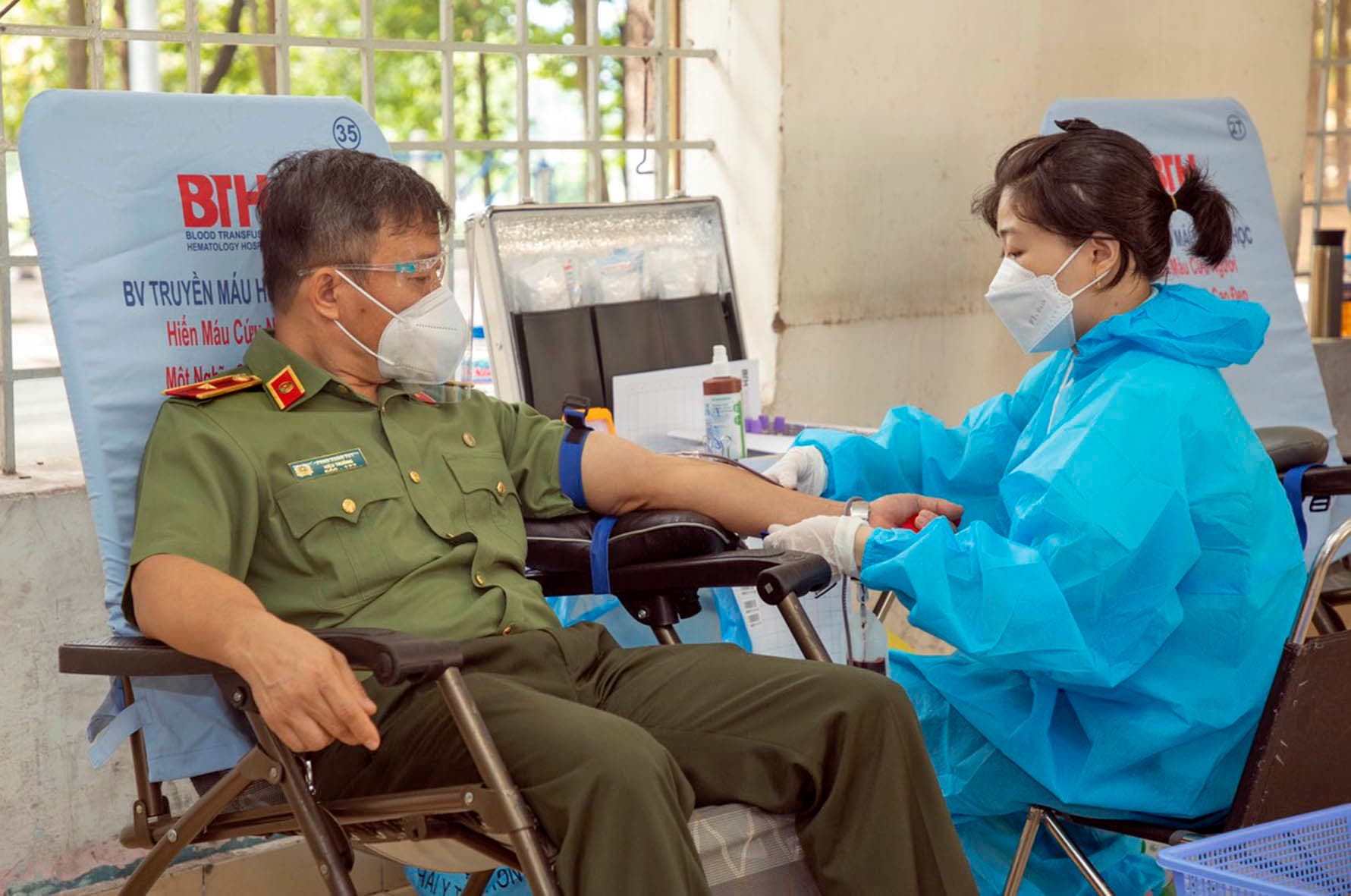 Hơn 300 đơn vị máu “Chung tay đẩy lùi dịch Covid-19”