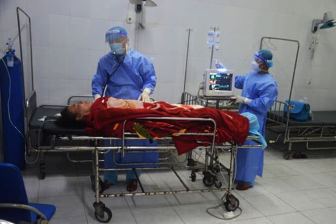 Bệnh xá đảo Song Tử Tây cấp cứu ngư dân bị giảm áp