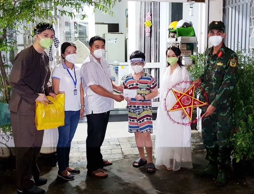 Mang Tết Trung thu đến với trẻ em khó khăn vùng tâm dịch