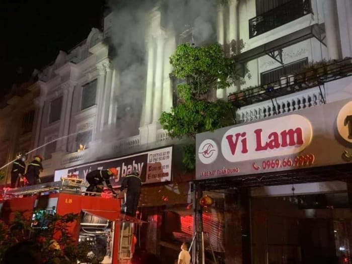 Hà Nội: Lửa thiêu rụi 4 căn nhà liền kề ở xã Ninh Hiệp, huyện Gia Lâm