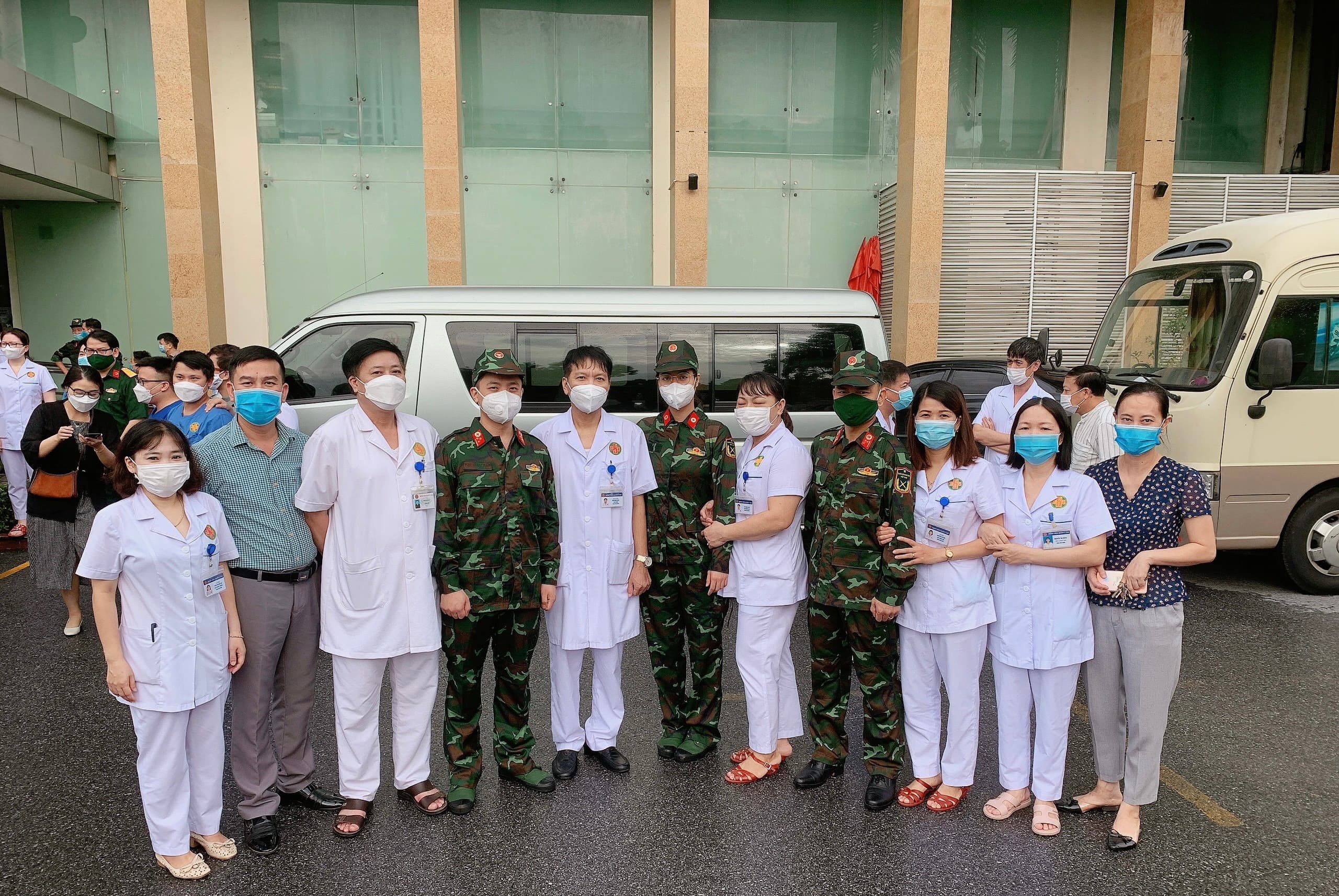 Ba bố con quân nhân trên tuyến đầu