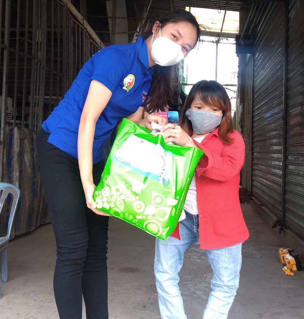 Chăm lo Tết Trung thu cho thiếu nhi vùng tâm dịch