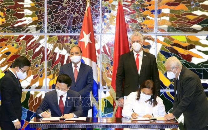 Chủ tịch nước Nguyễn Xuân Phúc hội đàm với Chủ tịch Cuba Miguel Díaz-Canel