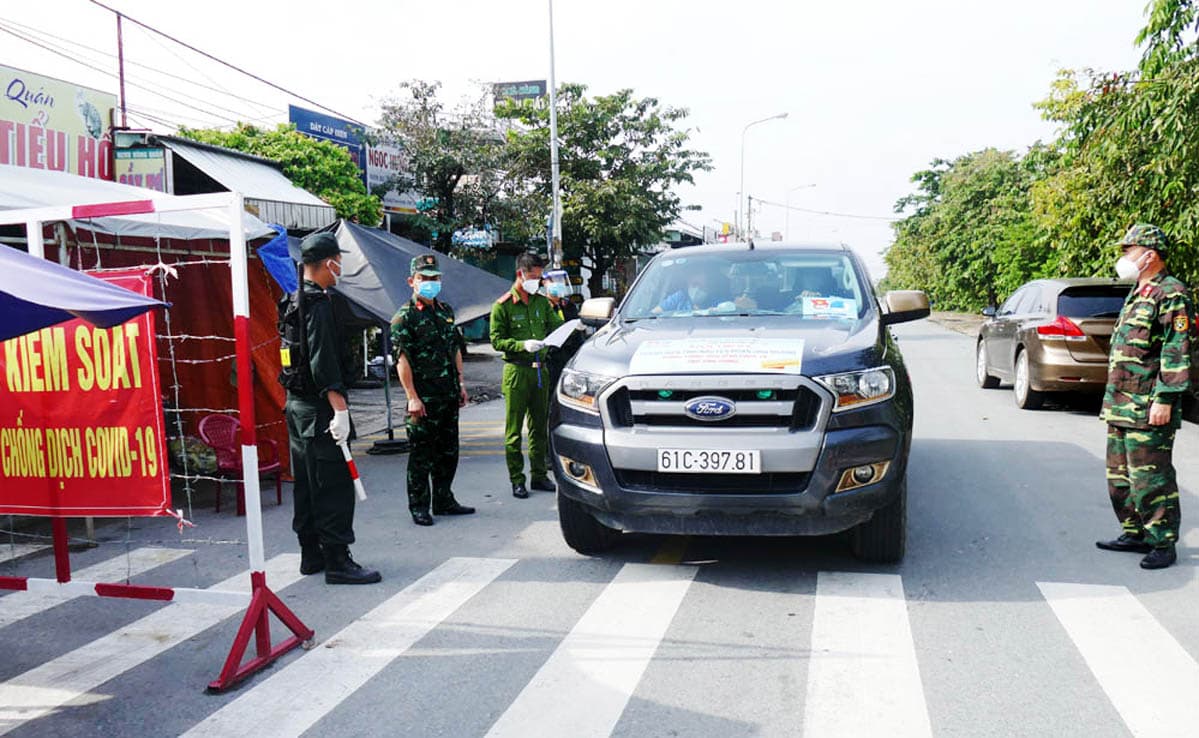 Bài 3: Cán bộ làm gương, tiên phong việc khó