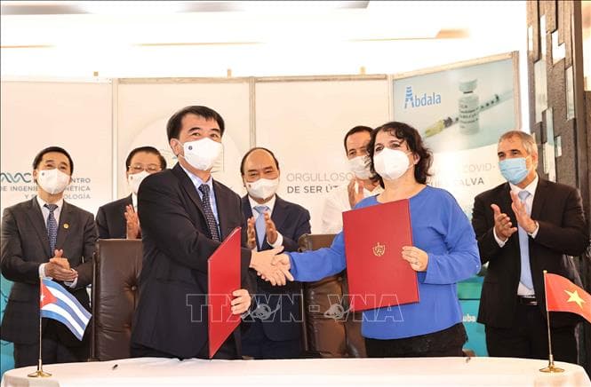 Chủ tịch nước Nguyễn Xuân Phúc thăm Trung tâm Nghiên cứu di truyền và công nghệ sinh học - CIGB, Cuba
