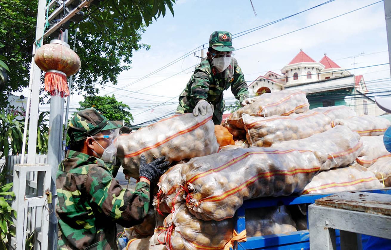 Bài 4: Đi về phía nhân dân