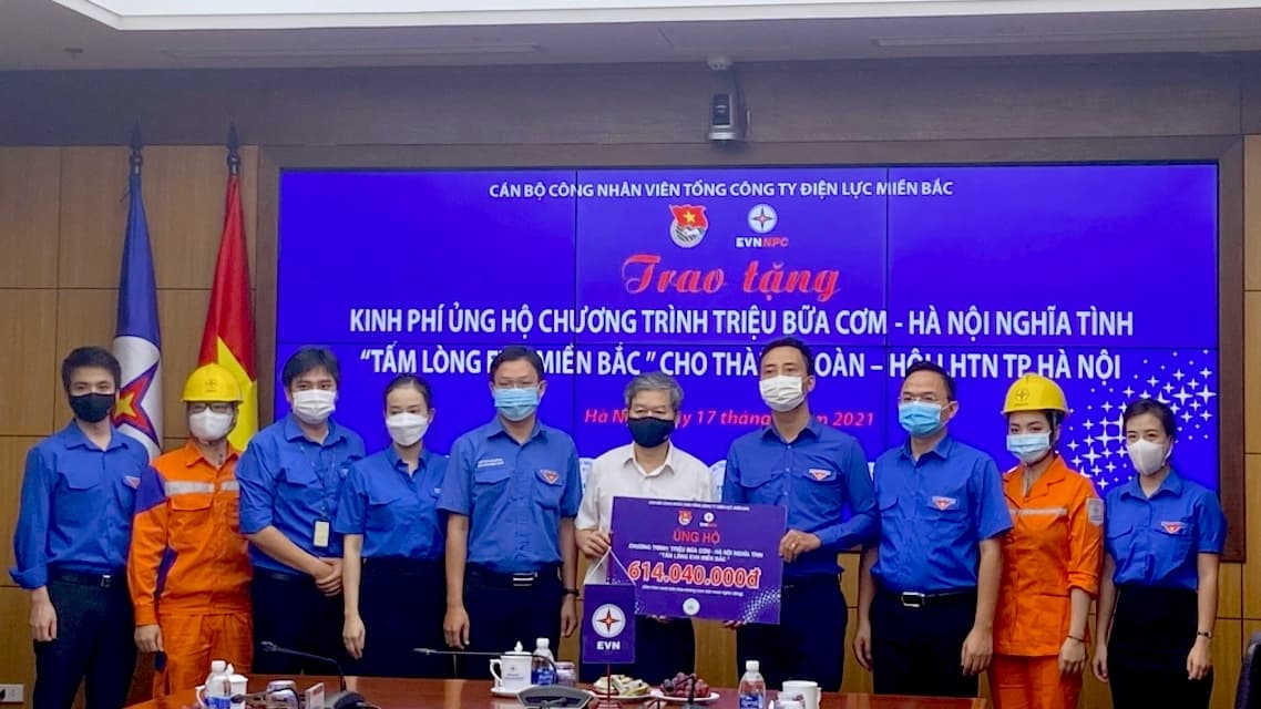 Tấm lòng người thợ điện miền Bắc