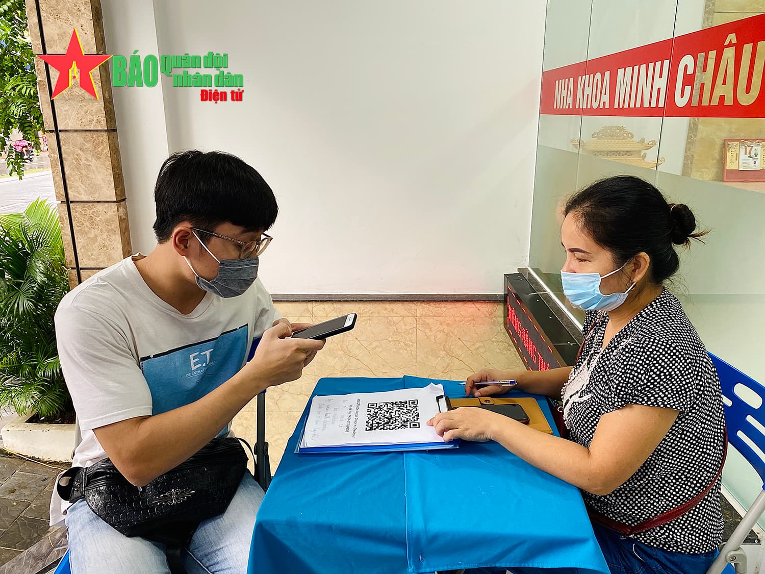 Thực hiện quét QR code chống dịch tại Thủ đô: Cần sự vào cuộc từ nhiều bên