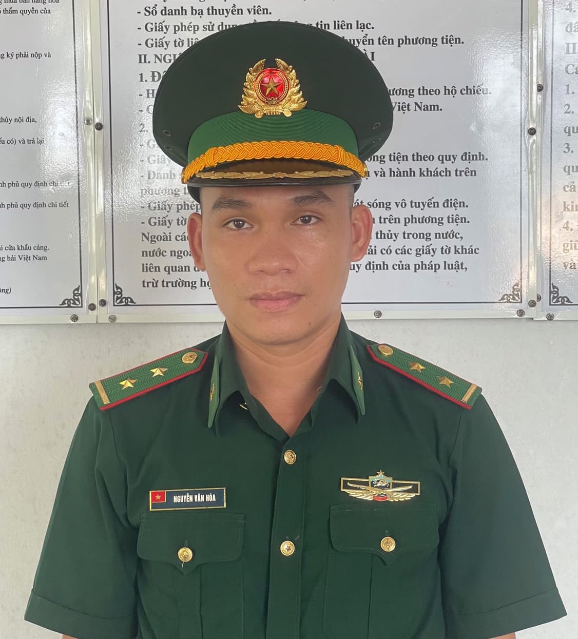 Trung úy biên phòng dũng cảm cứu người bị đuối nước trên biển