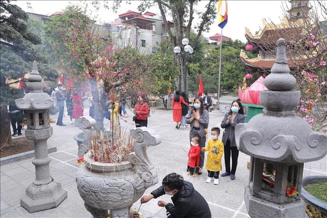 Hồ sơ đề nghị thành lập, chia tách, sáp nhập, hợp nhất tổ chức tôn giáo trực thuộc được quy định như thế nào?