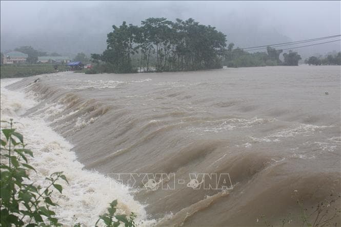 Các tỉnh Hà Tĩnh, Quảng Bình và vùng núi Bắc Bộ đề phòng lũ quét, sạt lở đất