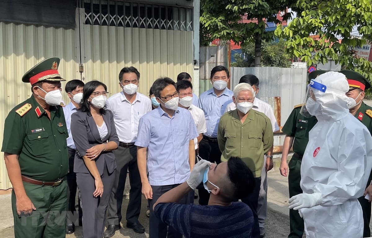 Phó thủ tướng Vũ Đức Đam kiểm tra các khu nhà trọ công nhân "điểm nóng" tại Bình Dương
