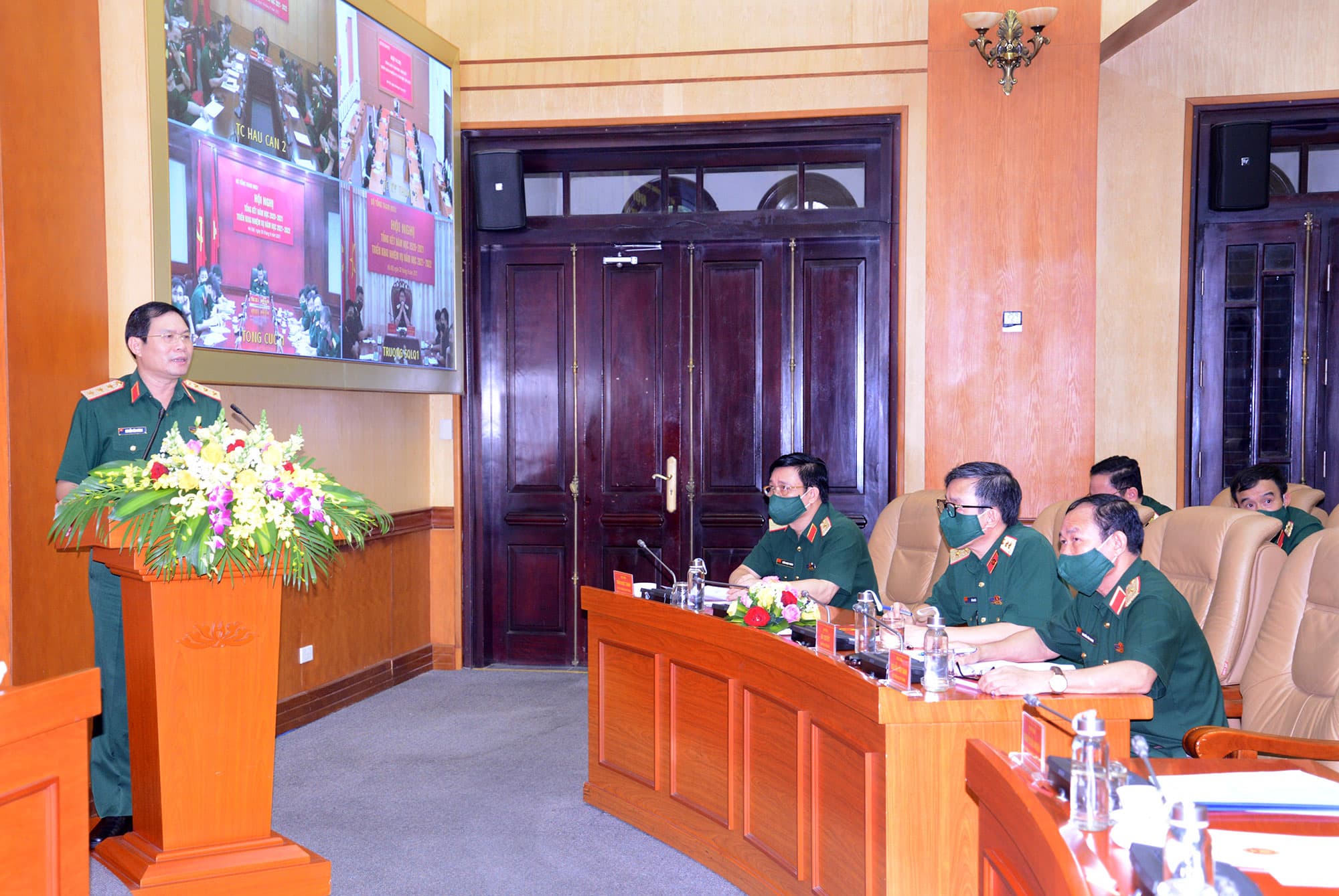 Đổi mới chương trình, nội dung đào tạo theo hướng chuẩn hóa, hiện đại hóa, sát thực tế