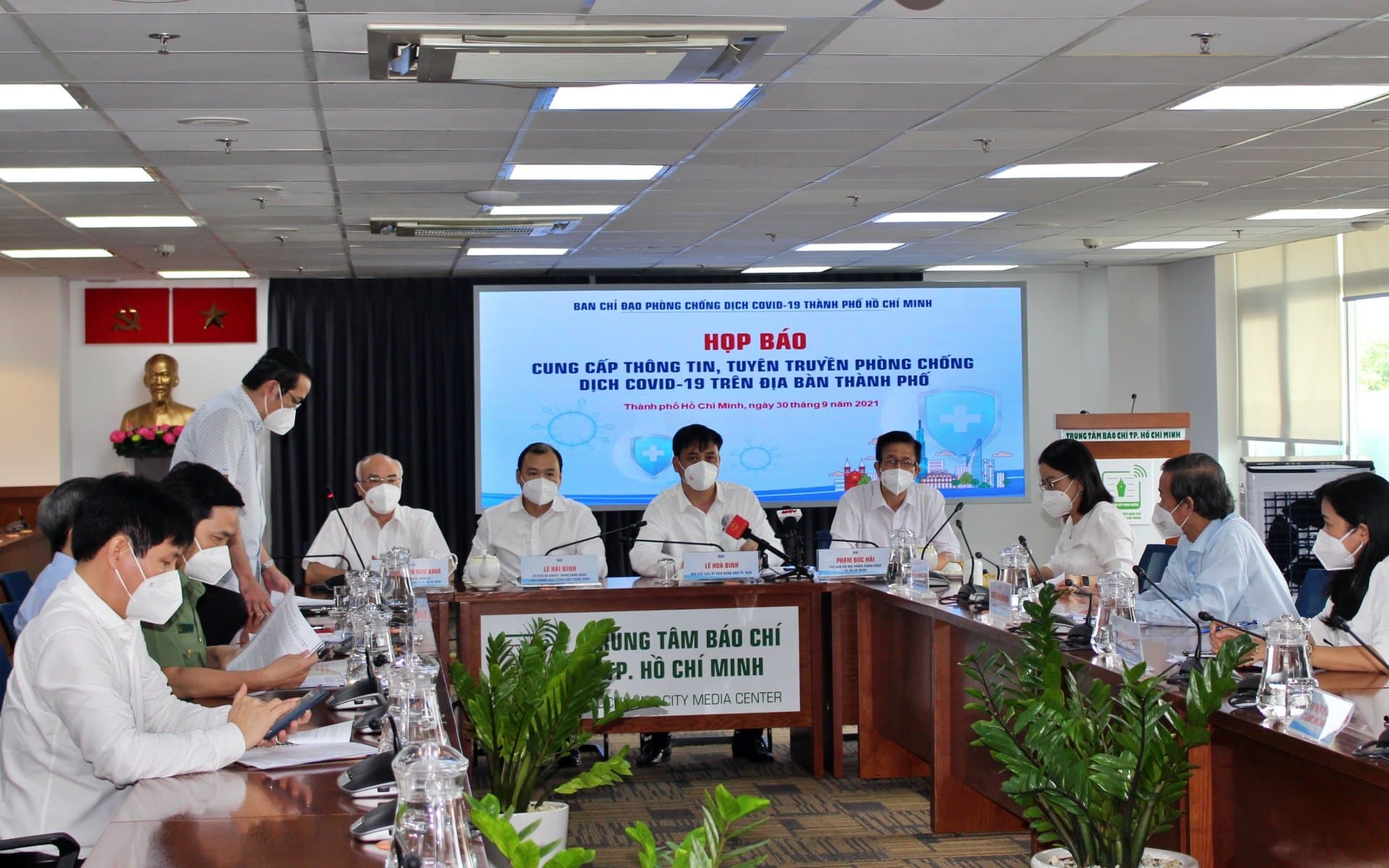 Thành phố Hồ Chí Minh "từng bước nới lỏng" từ 1-10: Người dân sẽ đi lại, làm việc ra sao?