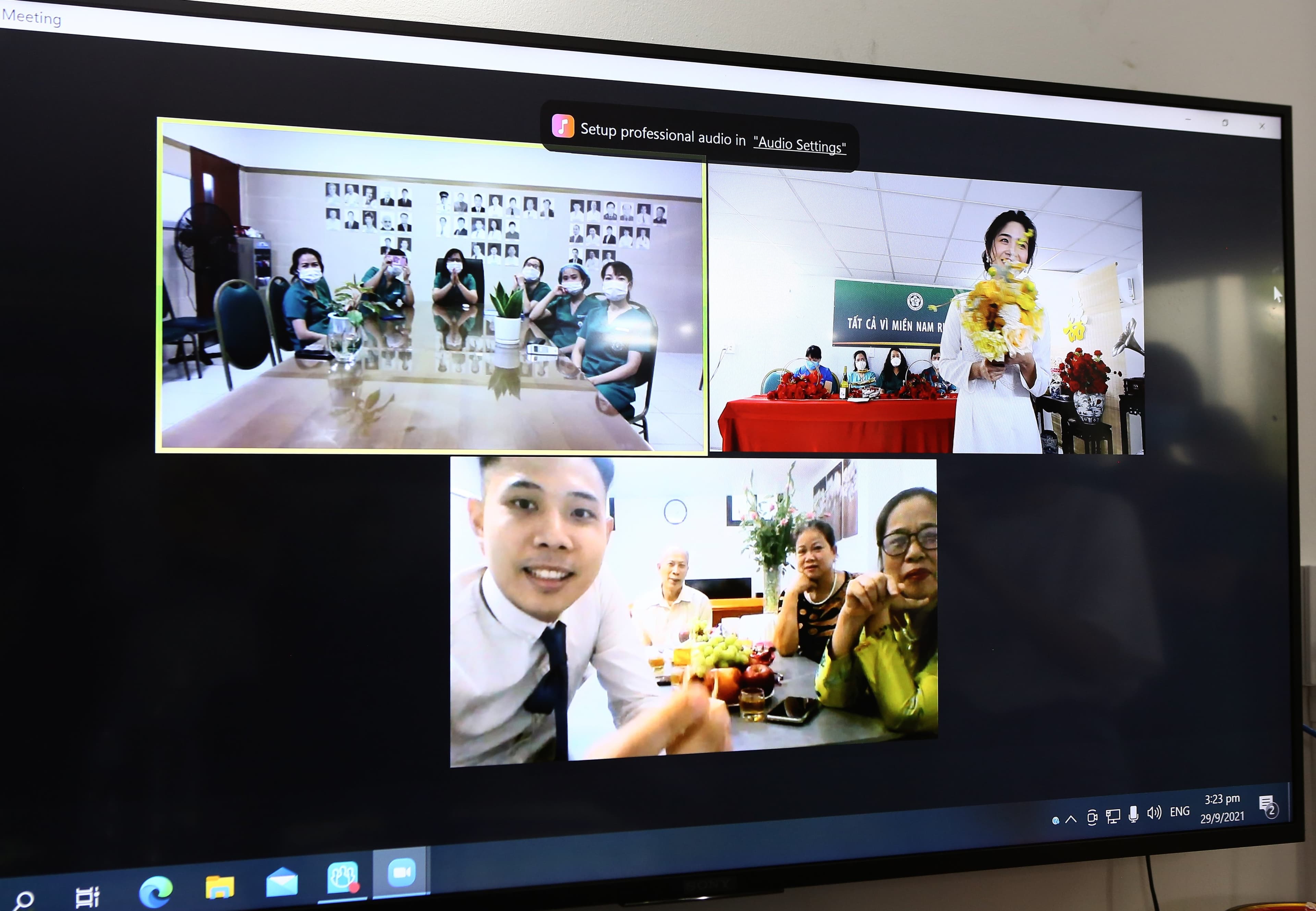 Xúc động đám cưới Online tại bệnh viện dã chiến