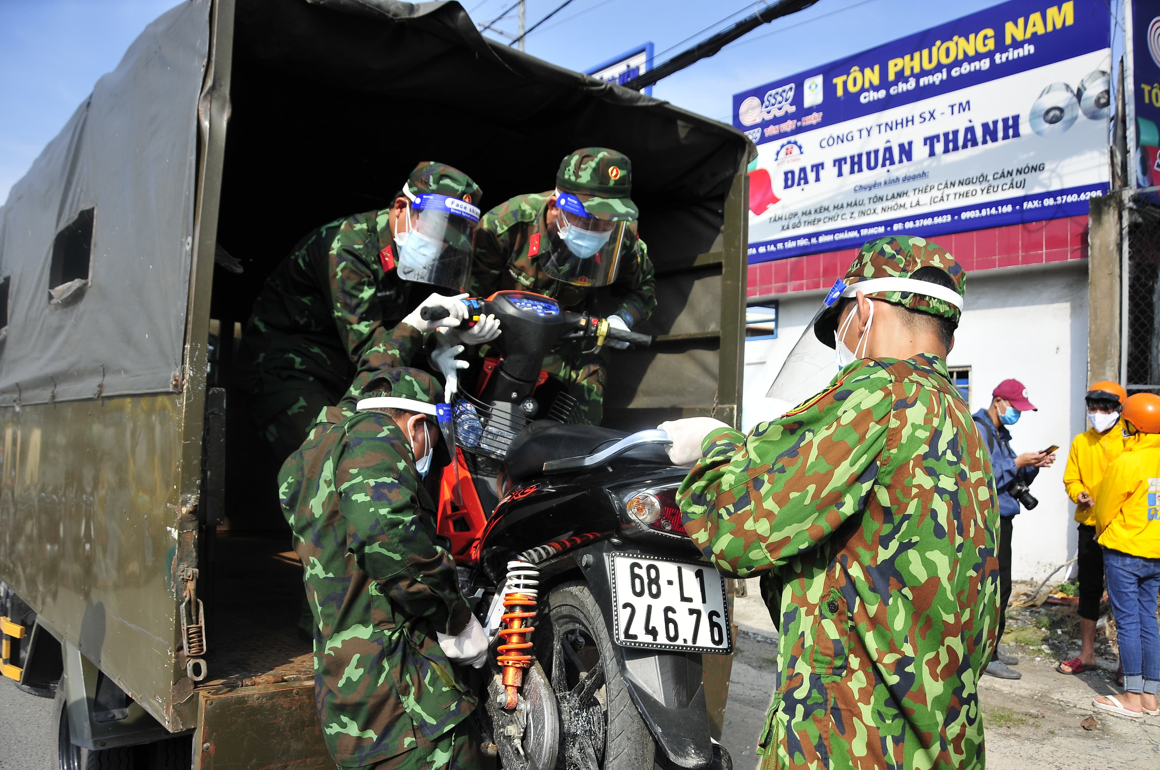 TP Hồ Chí Minh hỗ trợ người dân Đồng bằng sông Cửu Long về quê