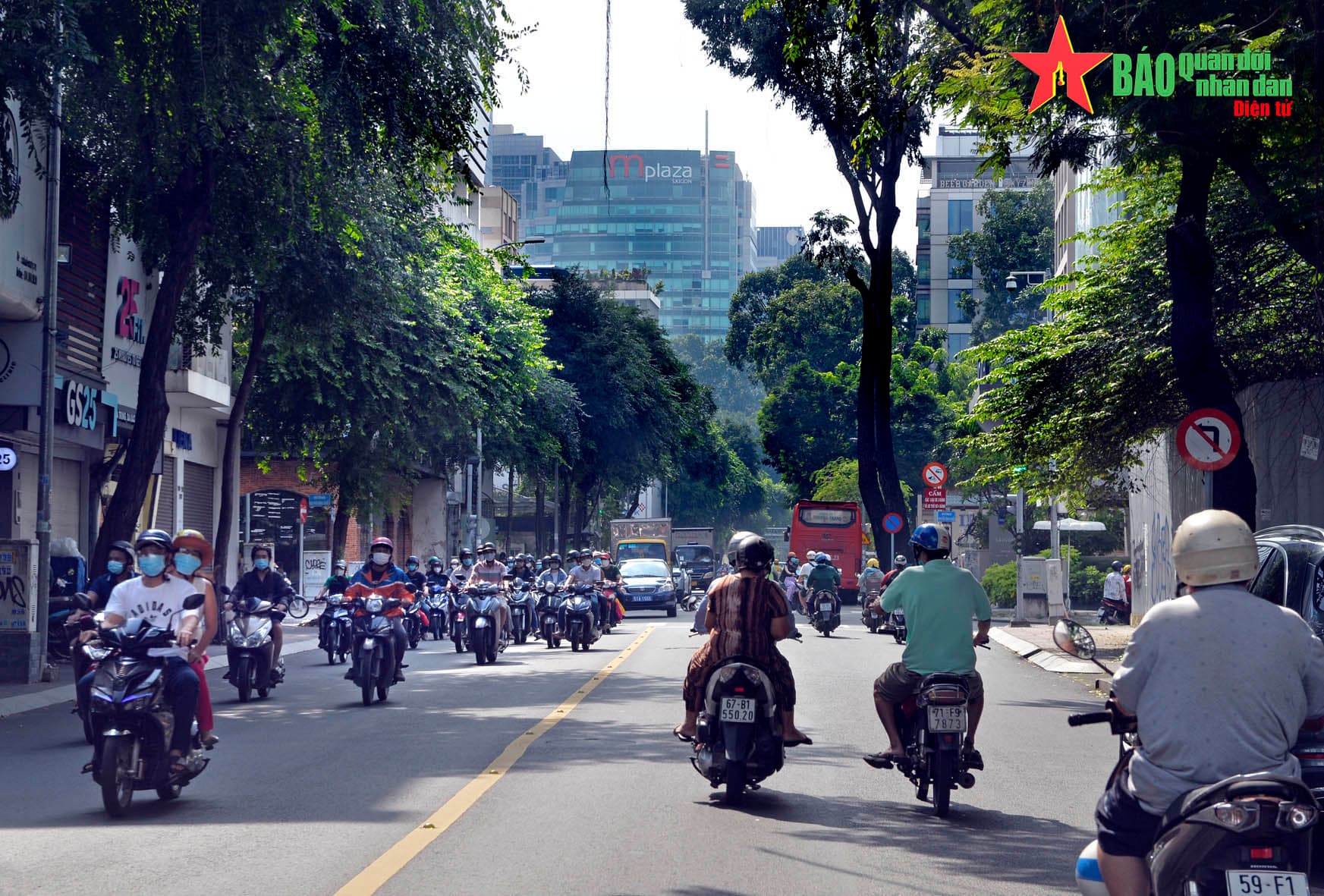 Nhịp sống ngày đầu “bình thường mới” tại TP Hồ Chí Minh