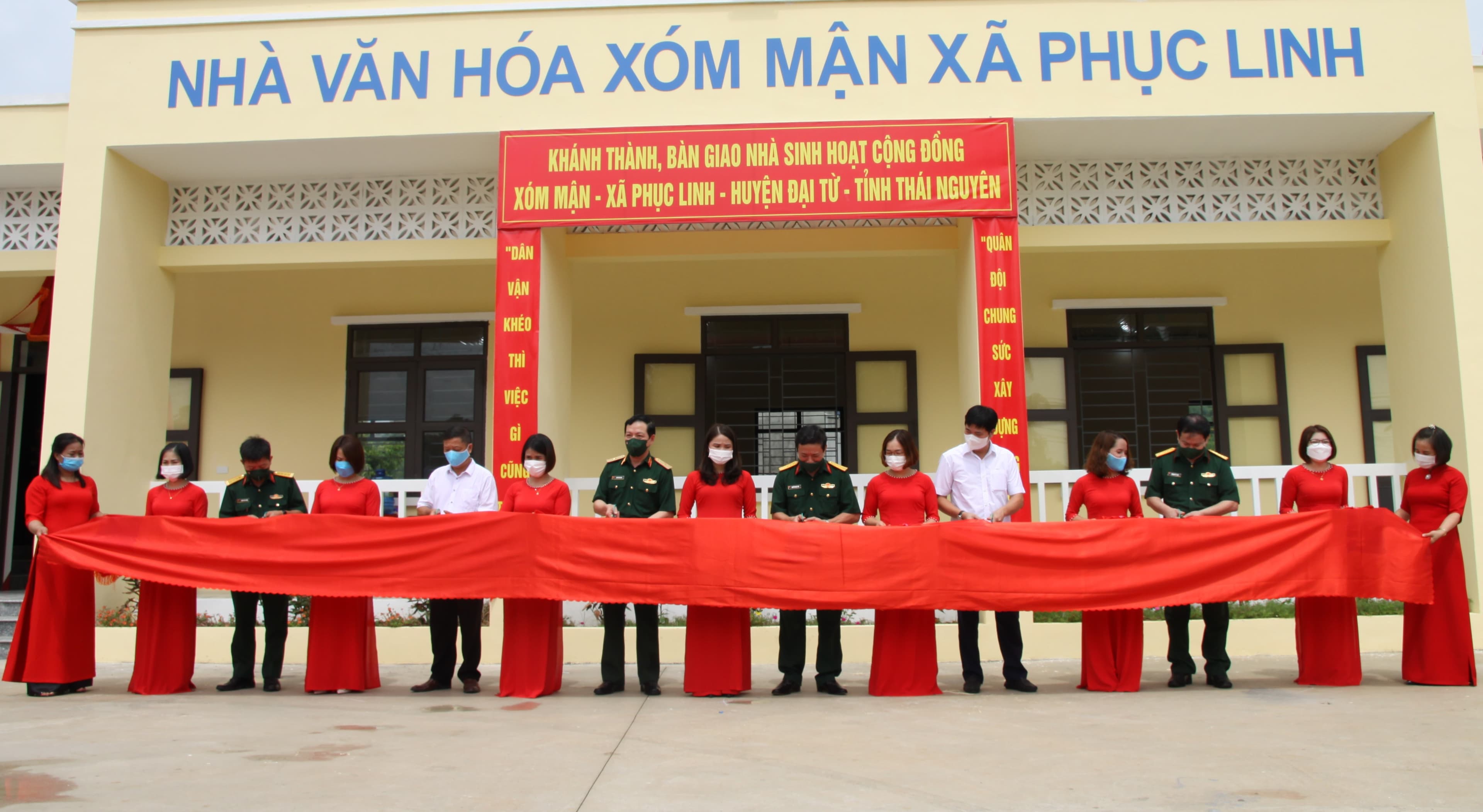 Niềm vui ở xóm Mận