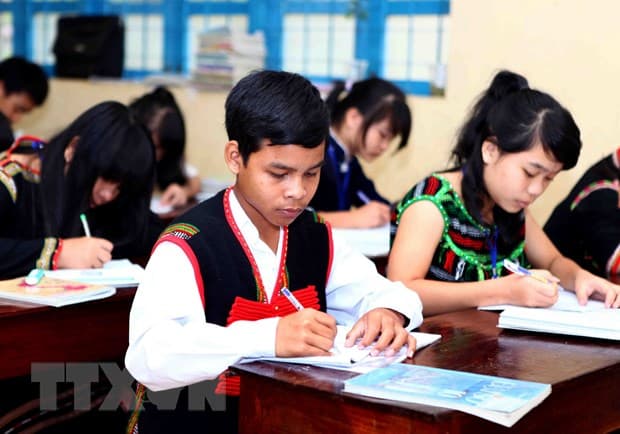 Thêm cơ hội học tập cho học sinh dân tộc thiểu số