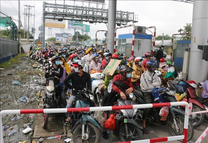 13 tỉnh đồng bằng sông Cửu Long đồng loạt kiến nghị tạm ngưng cho người dân tự về quê
