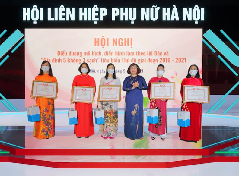 Xây dựng Phong trào "Gia đình 5 không, 3 sạch”