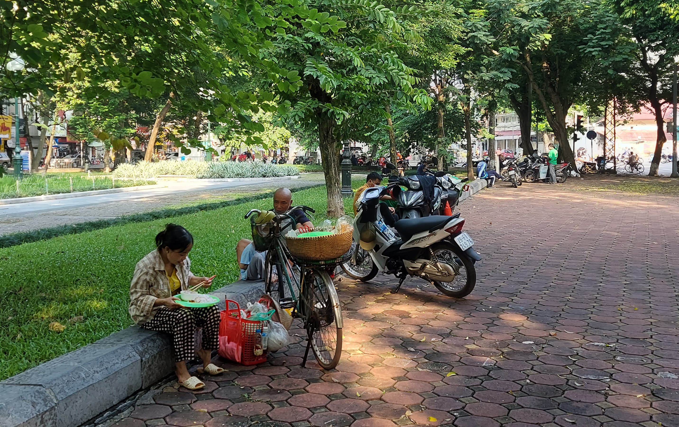 Vì sao người lao động ngoại tỉnh tại Hà Nội chưa thể về quê?