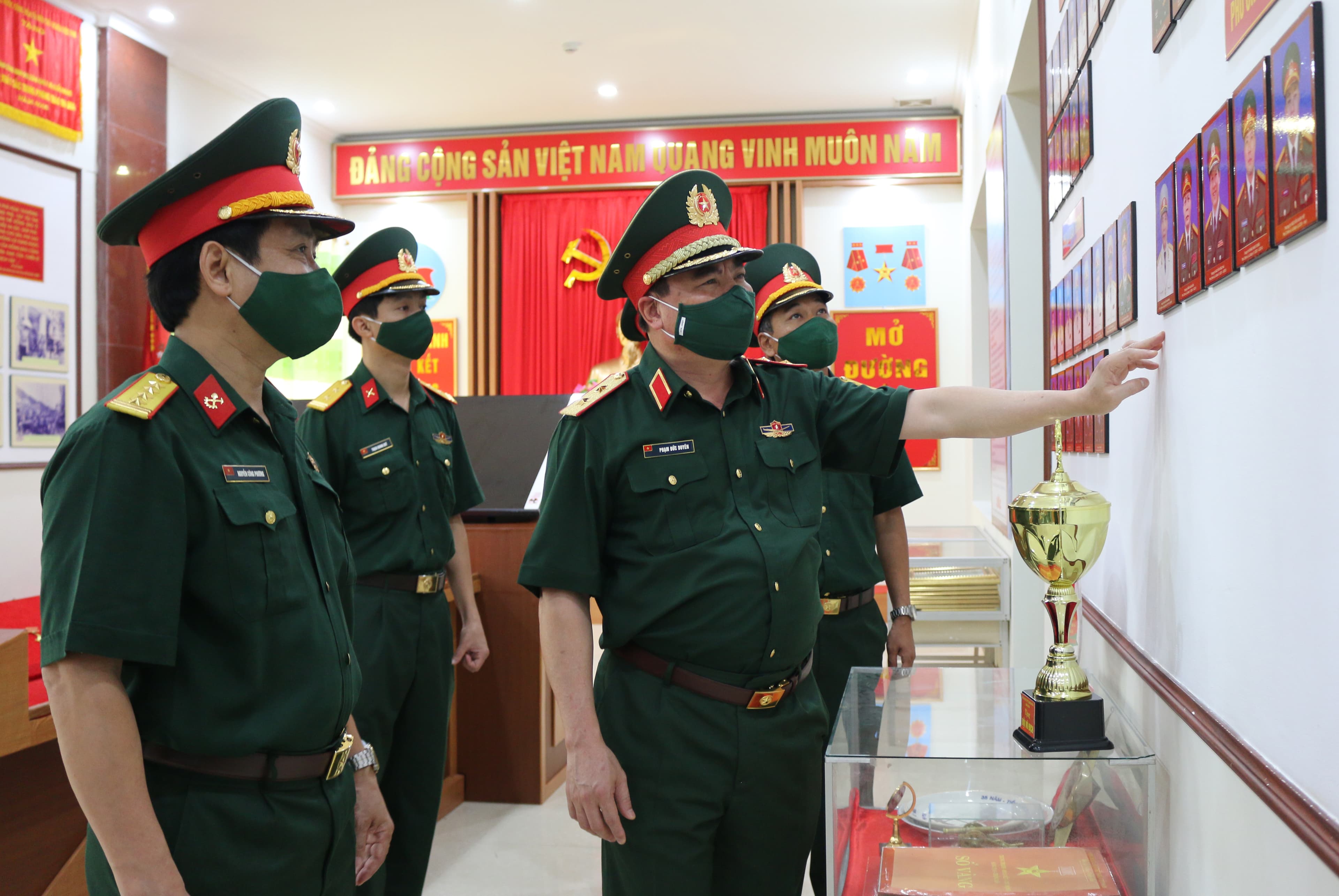 Đảng ủy Quân khu 2: Tập trung lãnh đạo xây dựng đội ngũ cán bộ “vừa hồng, vừa chuyên”