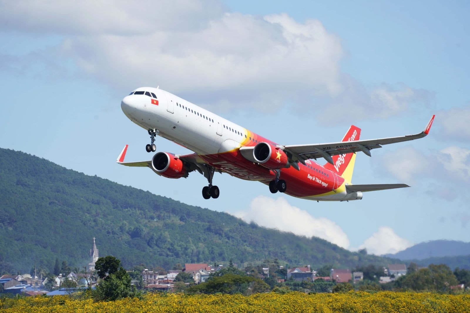 Những đường bay nào của Vietjet sẽ được mở lại từ ngày 10-10?