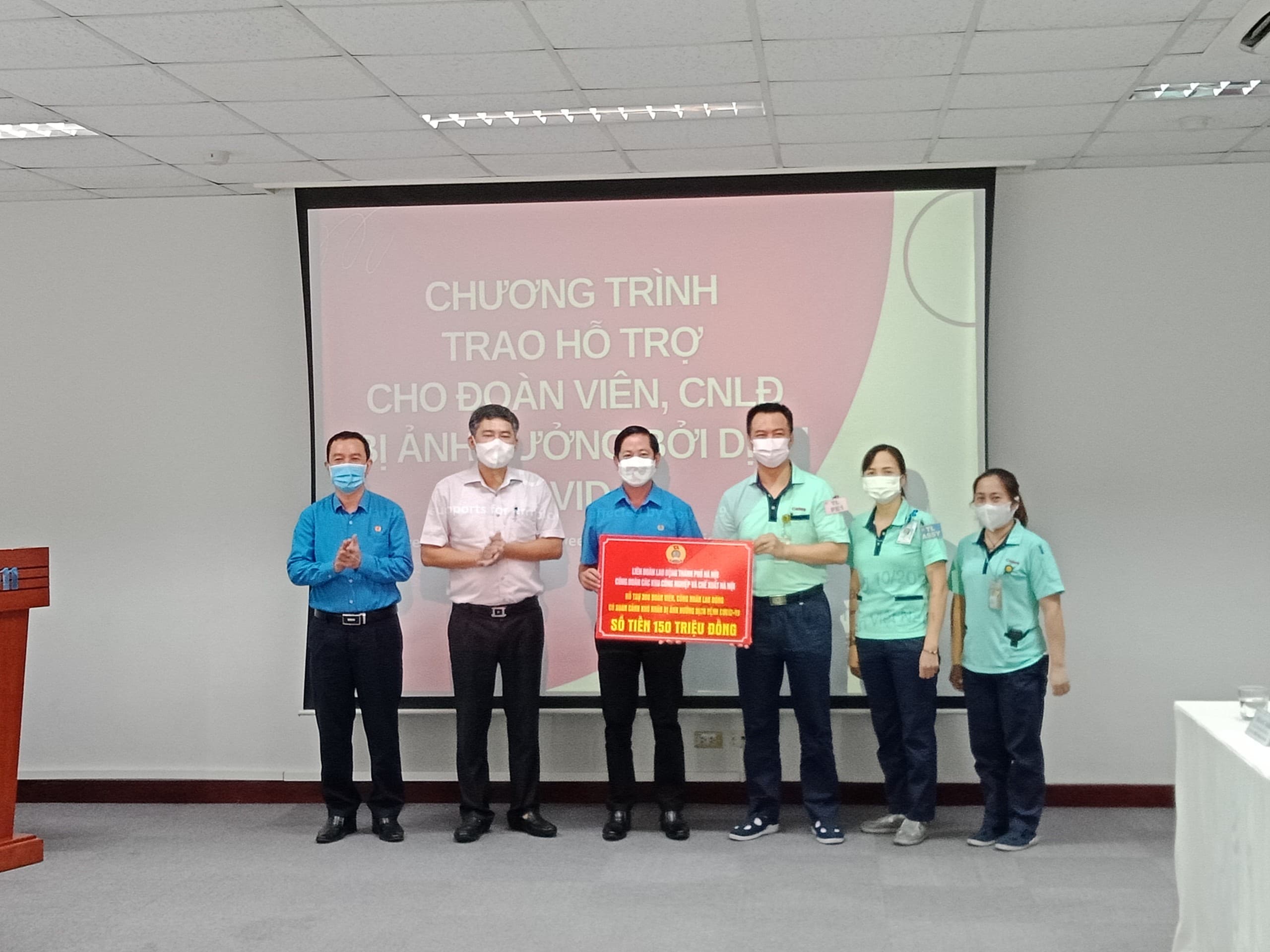 300 người lao động gặp khó khăn do dịch Covid-19 tại Hà Nội được nhận hỗ trợ