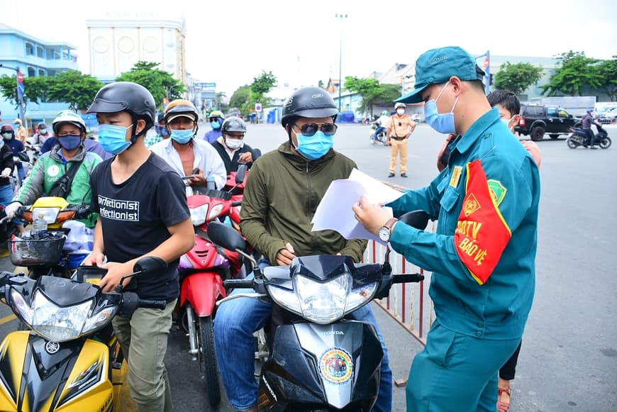 Người dân cần làm gì để đăng ký di chuyển, lấy mã QR ra, vào TP Hồ Chí Minh?